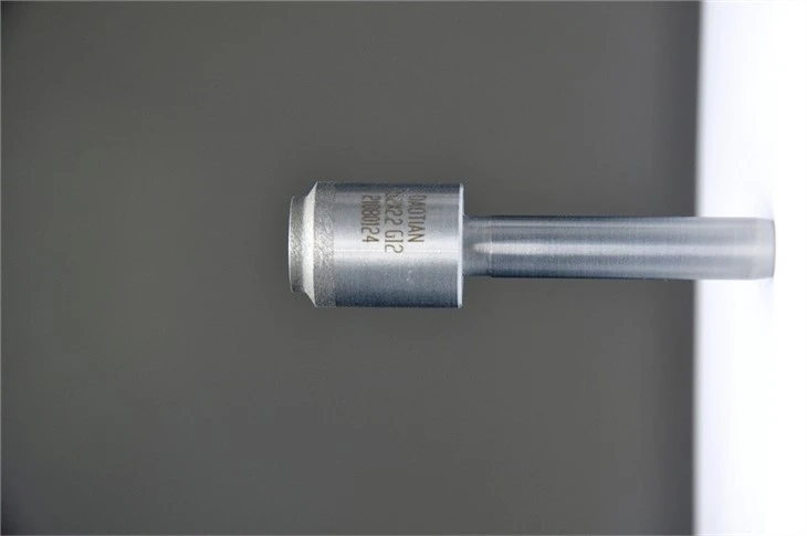 Integrated drill bit for automotive glass-2
